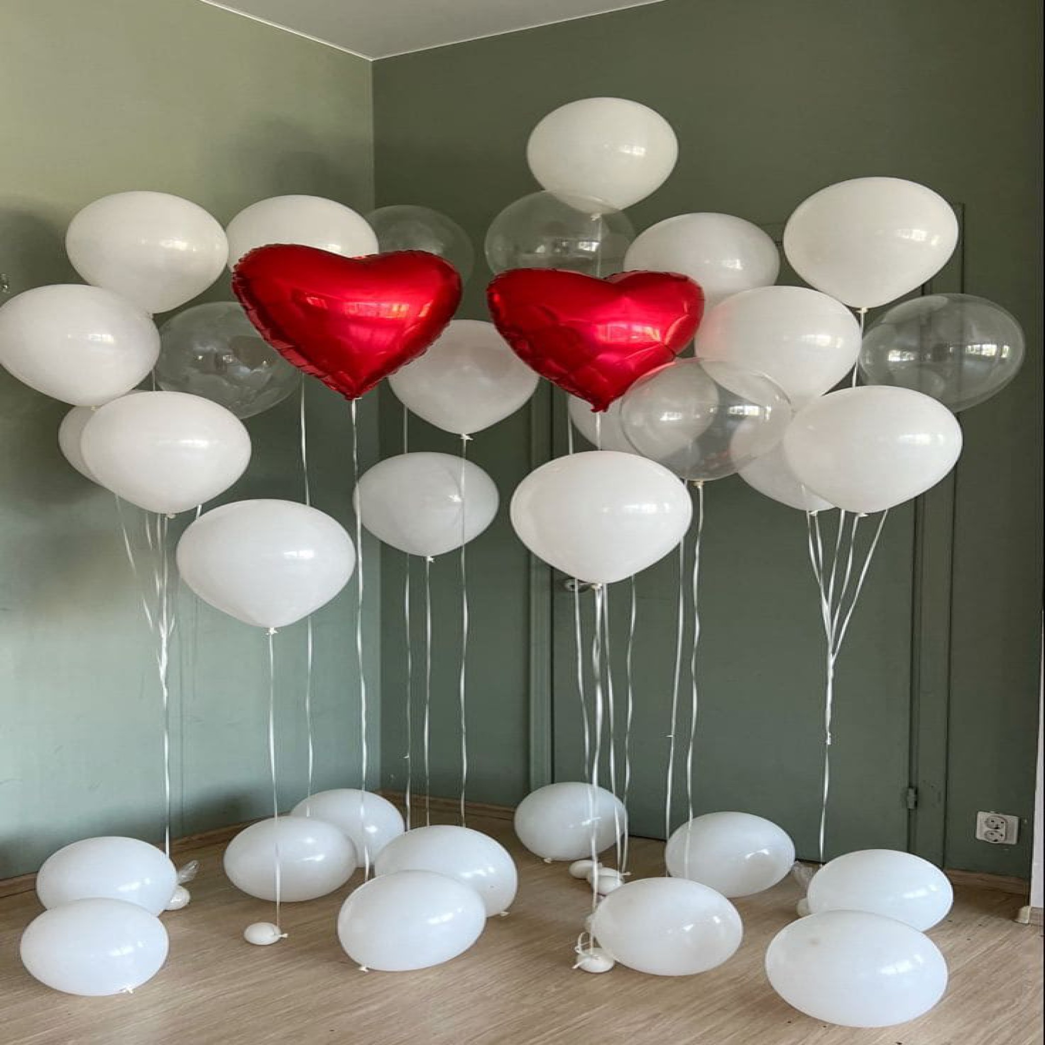 Golden Moments: Luxurious Hotel Balloon Setup (SH-ID#0162)