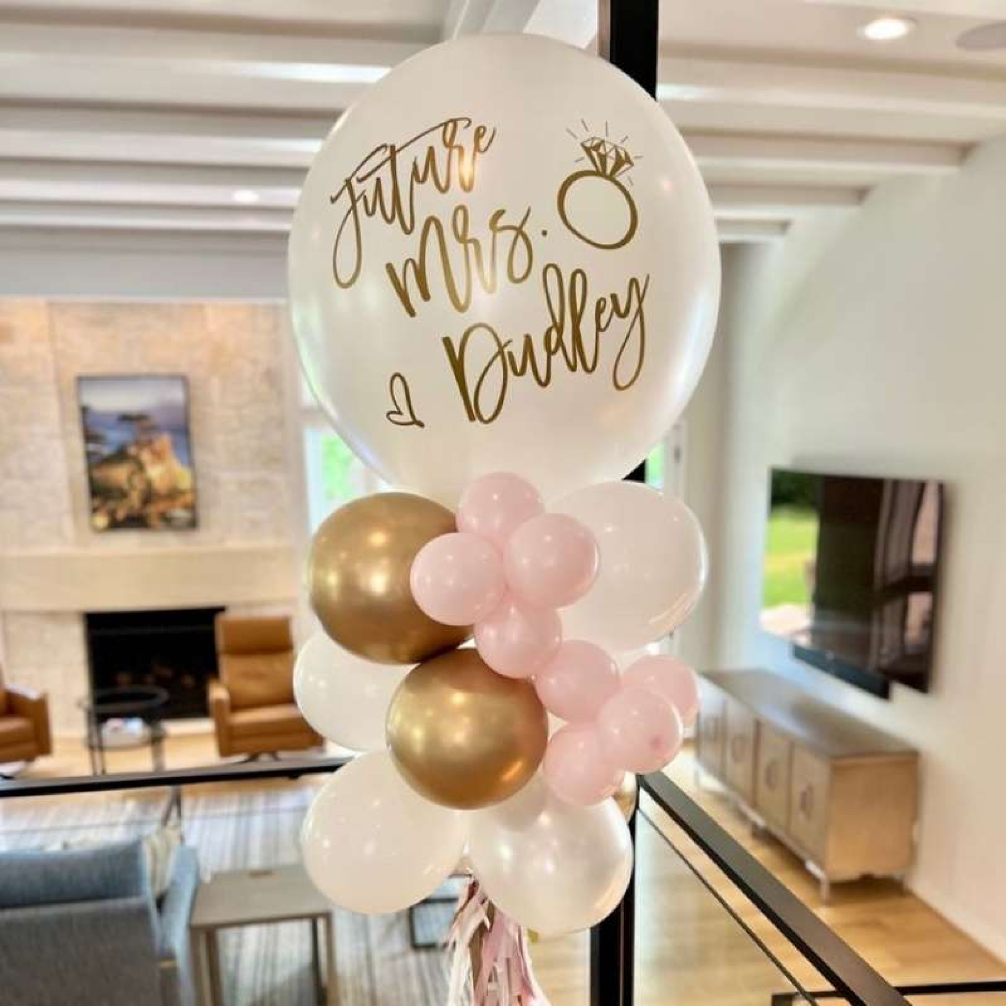 Jumbo â€œFuture Mrsâ€ Balloon Bouquet