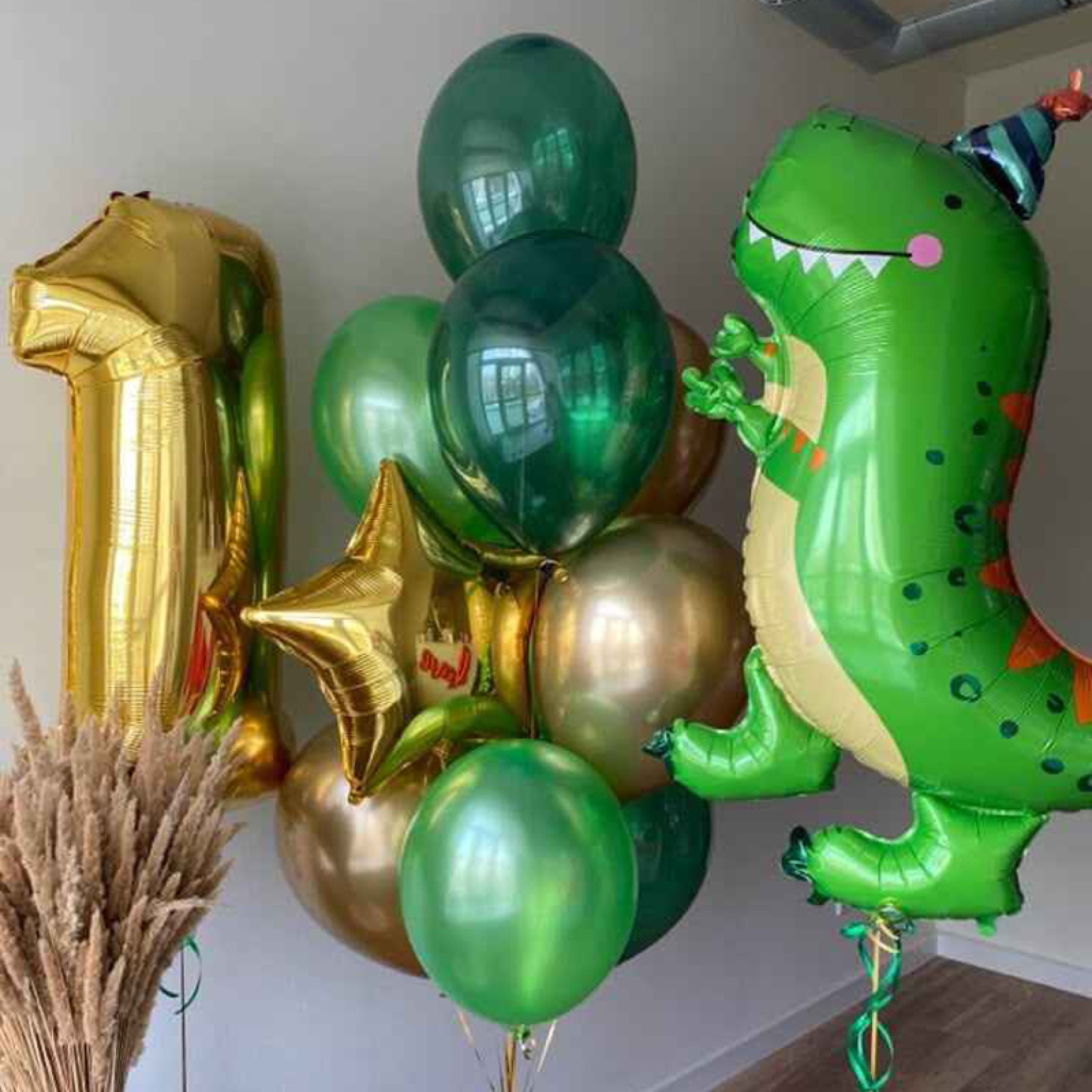Jurassic Joy: Dinosaur Balloon Bouquet Package