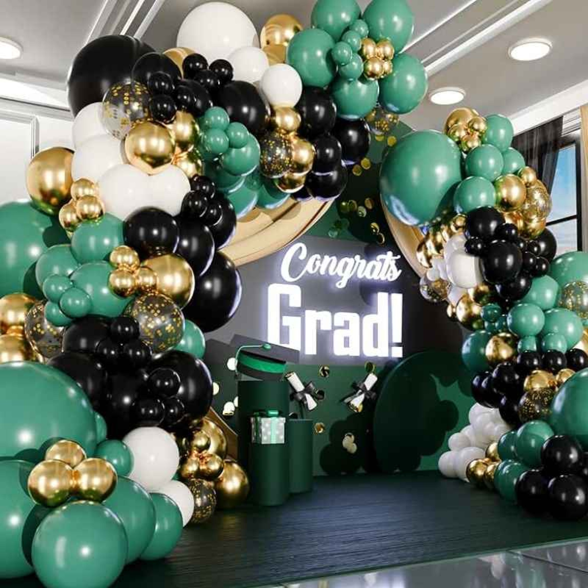 Premium Congrats Grad Decoration