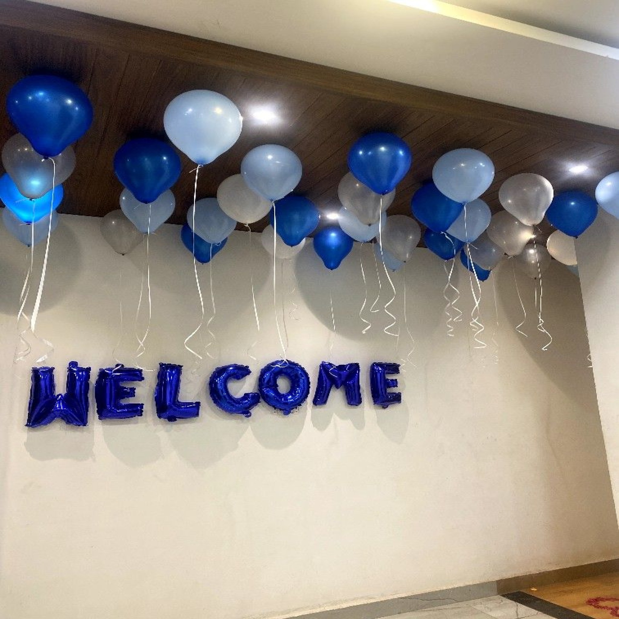 Premium "WELCOME" Helium Balloon Decoration Set â€“ Blue, Light Blue, and Silver Ceiling Cluster