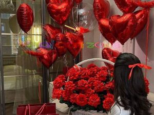 surprise in a hotel balloons