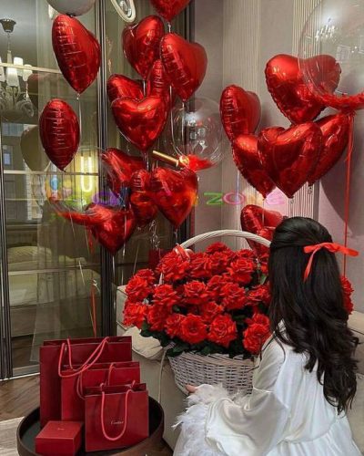 surprise in a hotel balloons